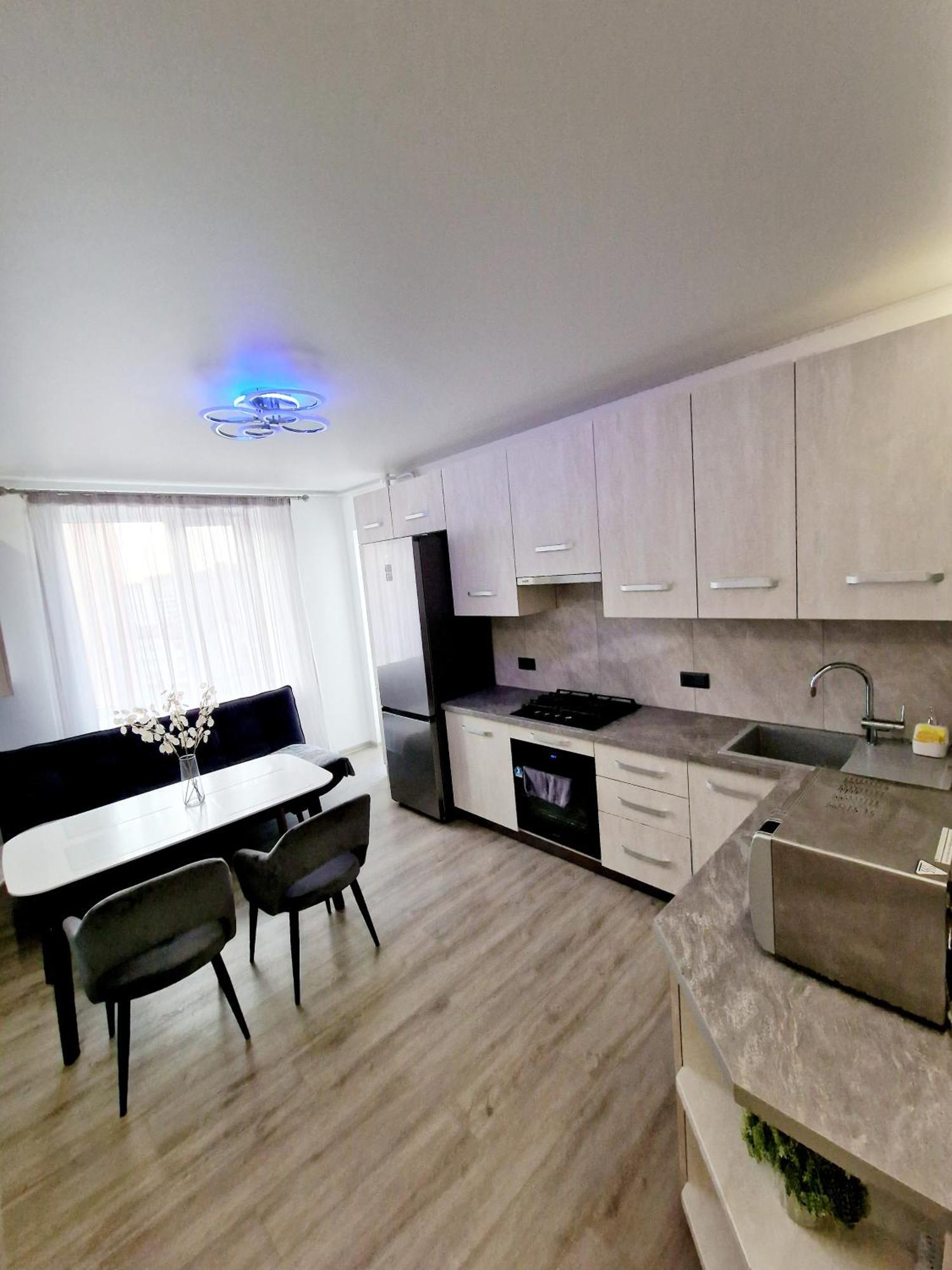 Apartament On Chornovola, 40 Жк "Варварівка" Луцк Экстерьер фото